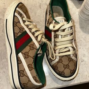 Authentic Gucci tennis shoes 37.5